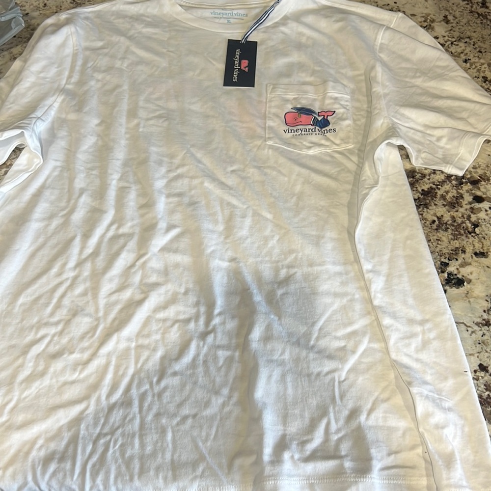 Vineyard vines 2023 graduation shirt